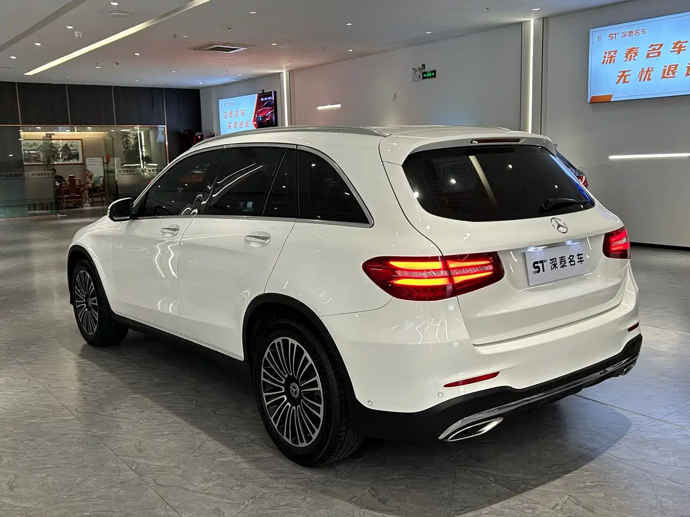 Mercedes-Benz GLC 2018 GLC 200 4MATIC фото 3