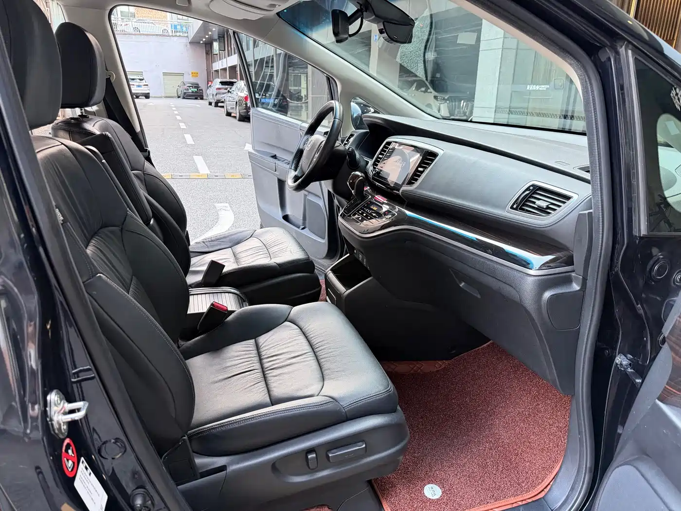 Фото 10 - Honda Odyssey