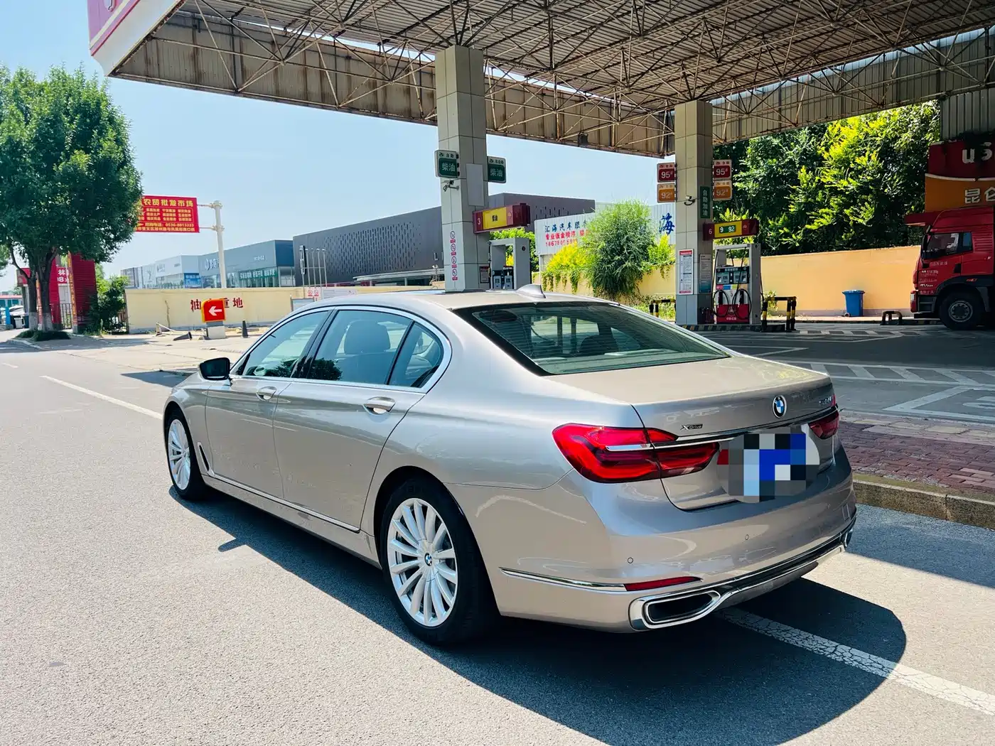 Фото 3 - BMW 7 Series