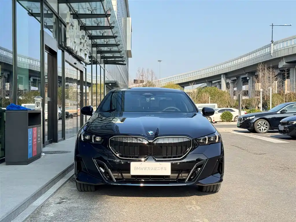 BMW 5 Series (Import) 2024 530i Premium Model M Sport Package фото 3