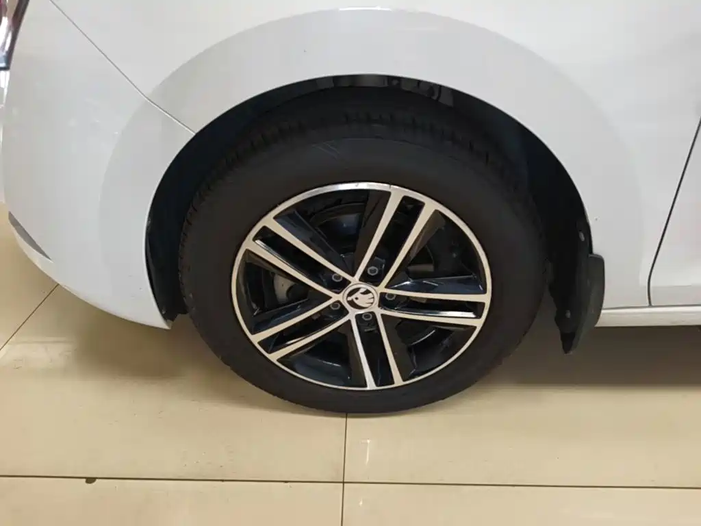 صورة 23 - Škoda Skoda Rapid Spaceback