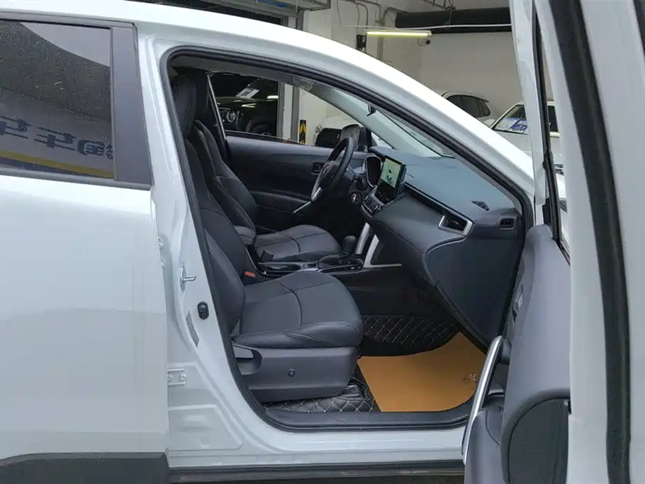 Toyota Frontlander 2024 2.0L CVT Elite Plus Edition фото 8