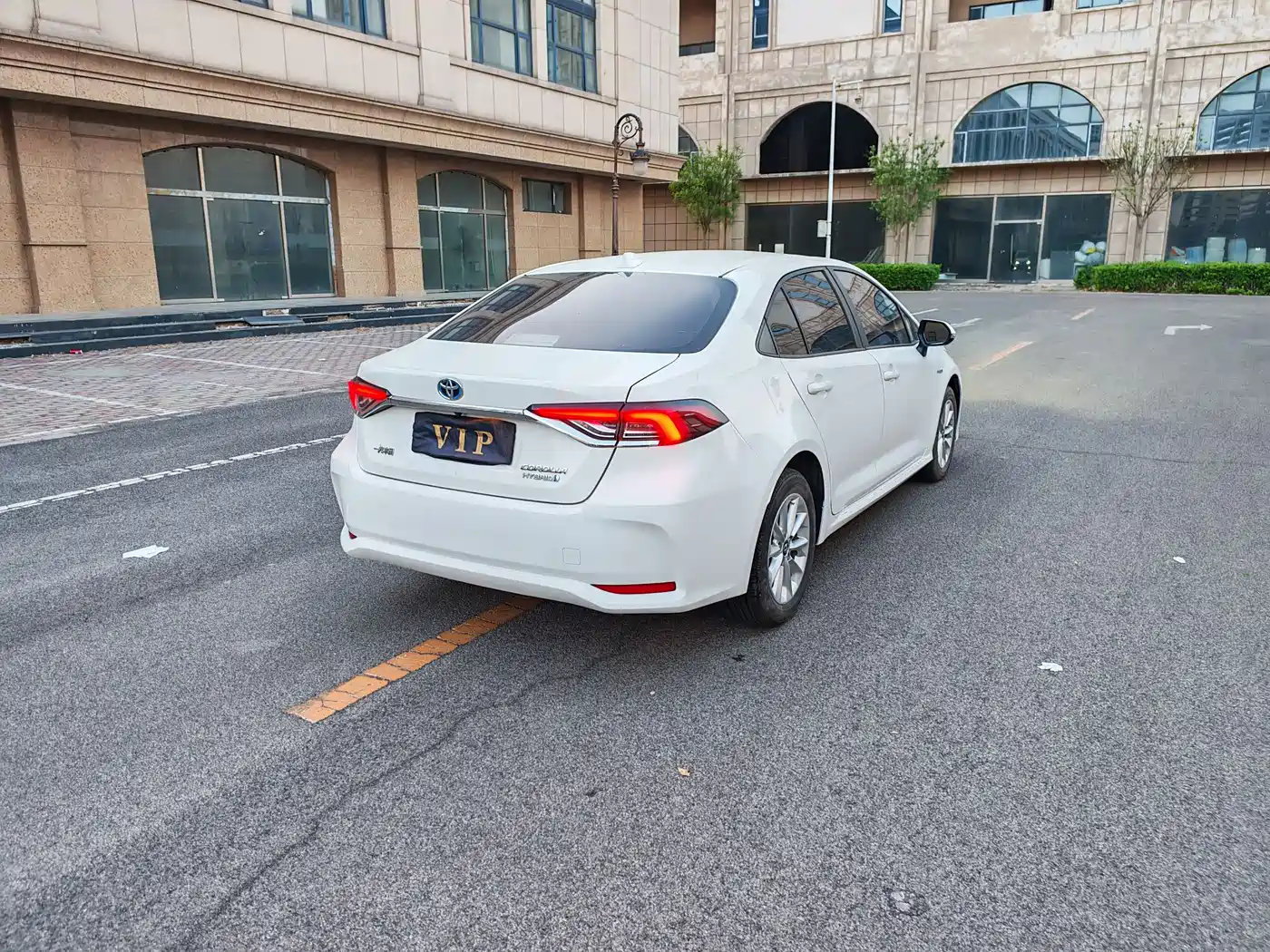 Toyota Corolla 2021 Hybrid 1.8L E-CVT Pioneer Edition фото 15