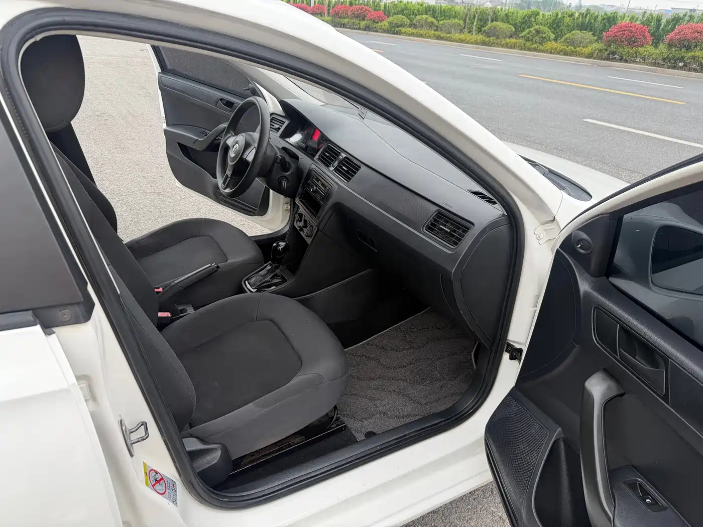 Volkswagen Santana 2013 1.6L Automatic Trend Edition фото 6