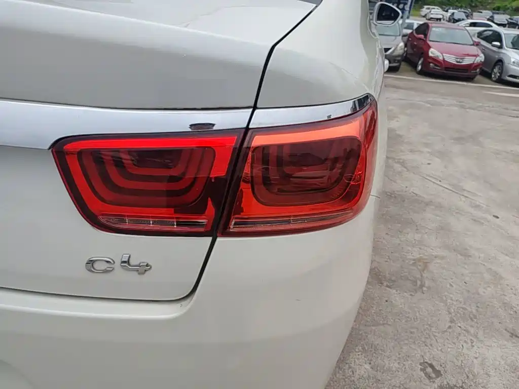 Citroën C4 C-Quatre 2017 2016 1.6L Automatic Luxury Model