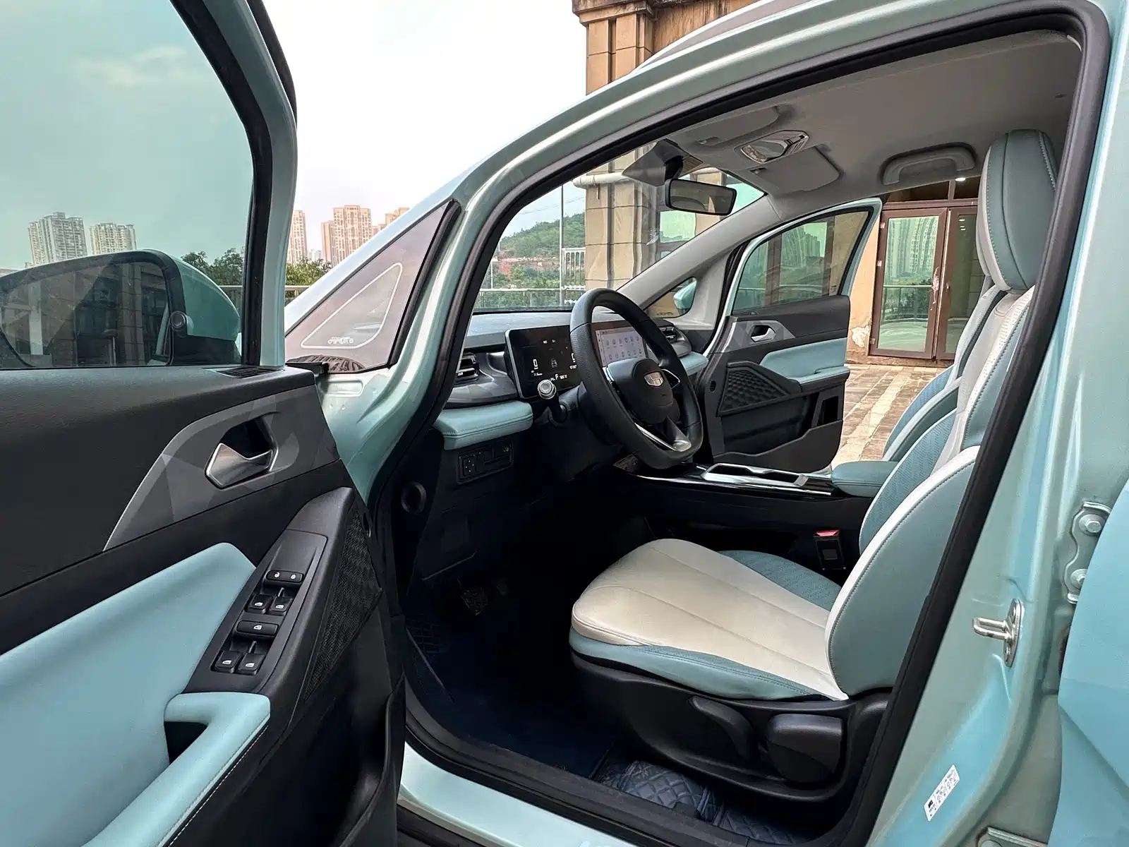Фото 9 - Geely Geometry E Firefly