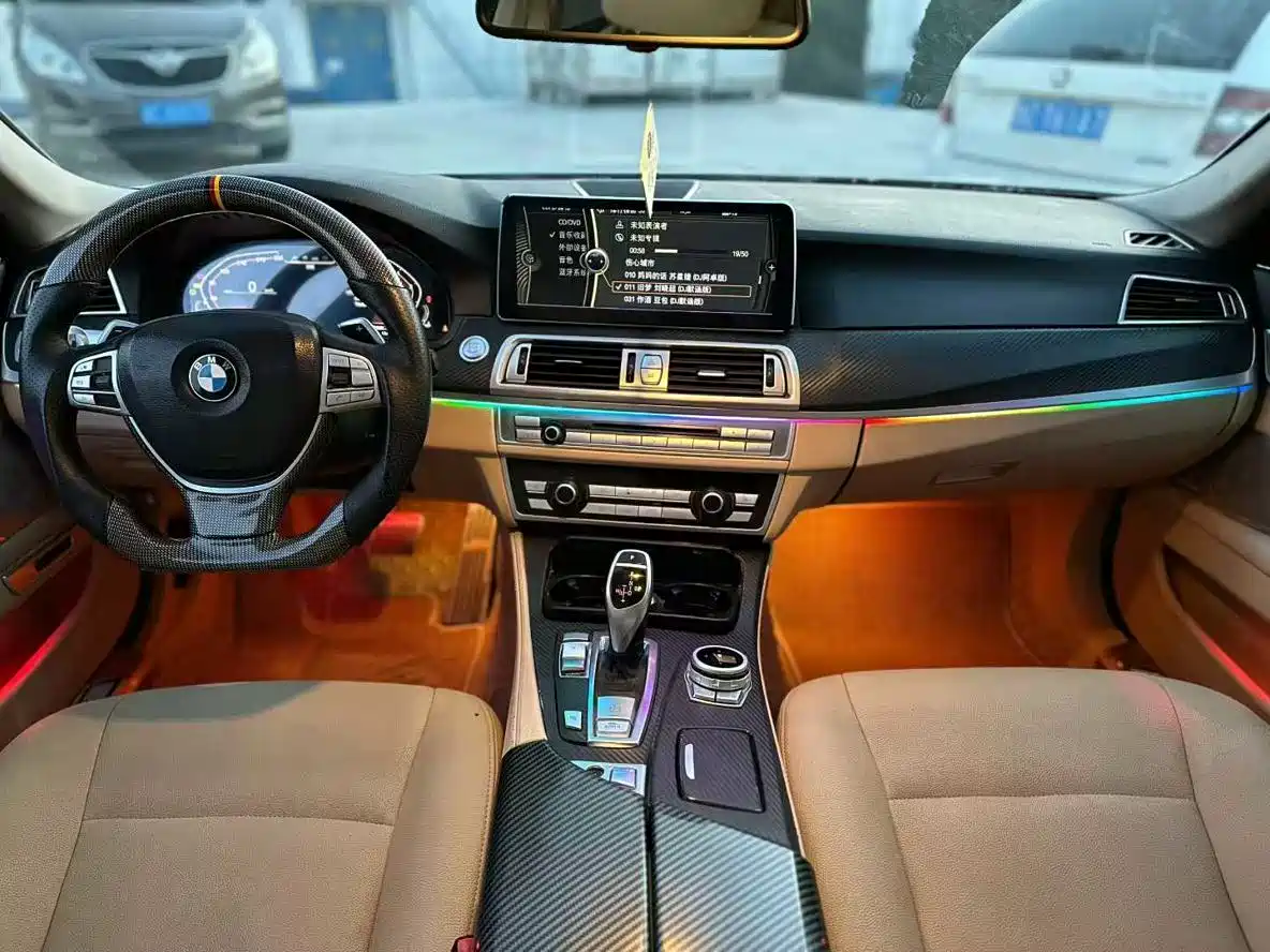 BMW 5 Series 2011 535Li Leading фото 8