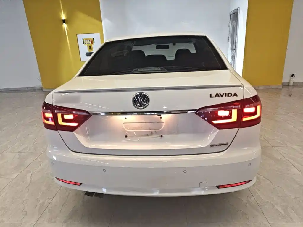 صورة 6 - Volkswagen Lavida