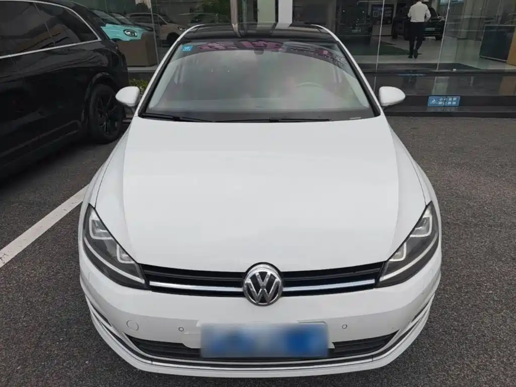 Photo 3 - Volkswagen Golf