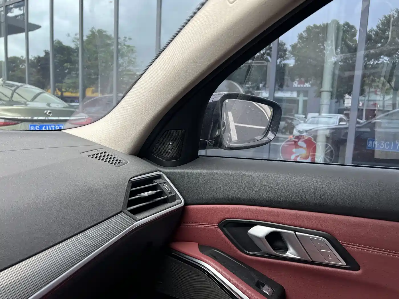 BMW 3 Series 2022 330i M Sport Shadow Edition фото 9