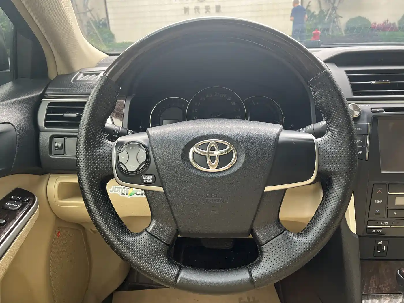 Toyota Camry 2015 2.0G Leading Edition фото 17