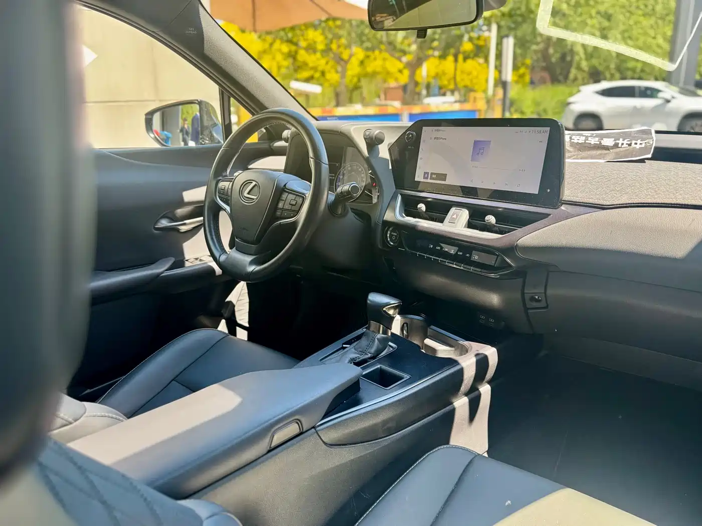 Lexus UX 2022 260h Fun Edition фото 14