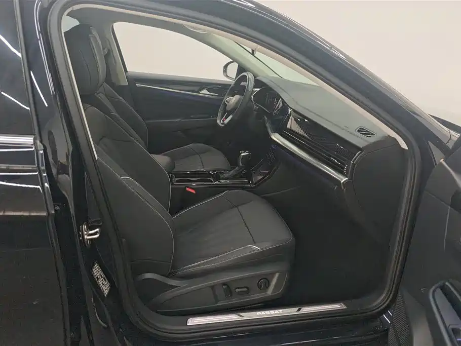 Volkswagen Passat 2024 380TSI Starlight Luxury Edition фото 8