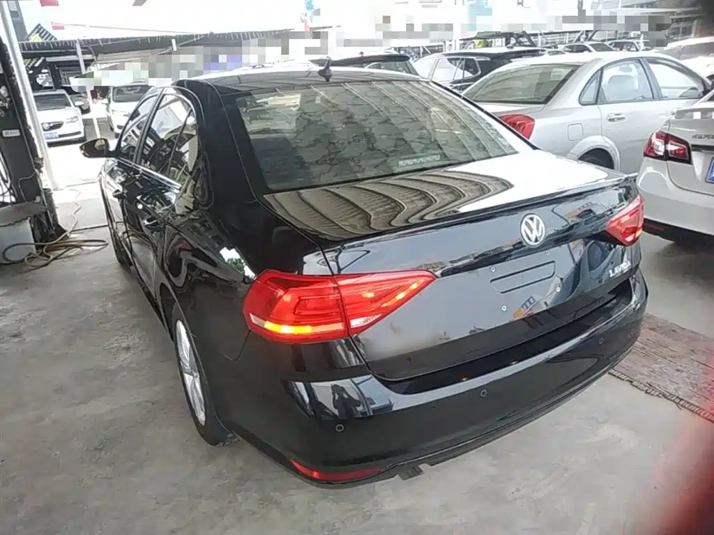 Volkswagen Lavida 2017 1.6L Manual Trend Edition фото 5