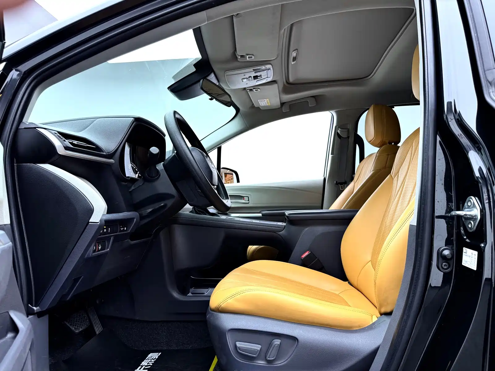 Фото 13 - Toyota Sienna