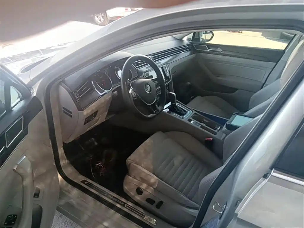 Volkswagen Magotan 2017 330TSI DSG Luxury фото 15
