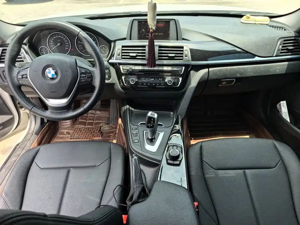 BMW 3 Series 2017 318i Fashion фото 11