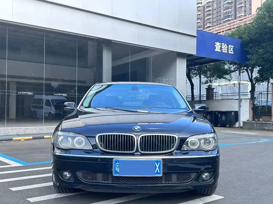 صورة 3 - BMW 7 Series