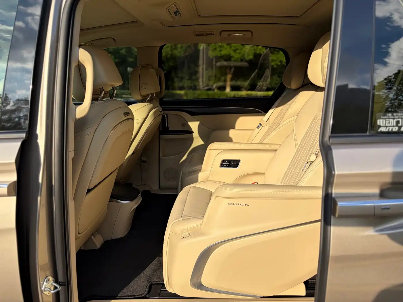 Фото 10 - Buick GL8