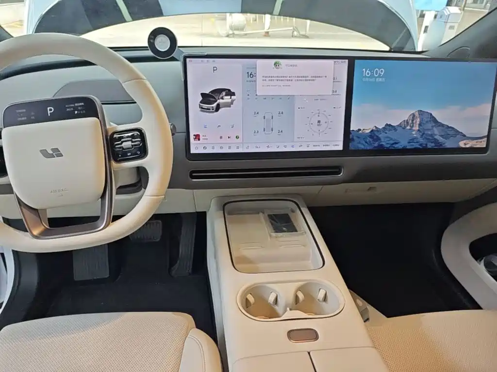 Photo 10 - Li Auto i6