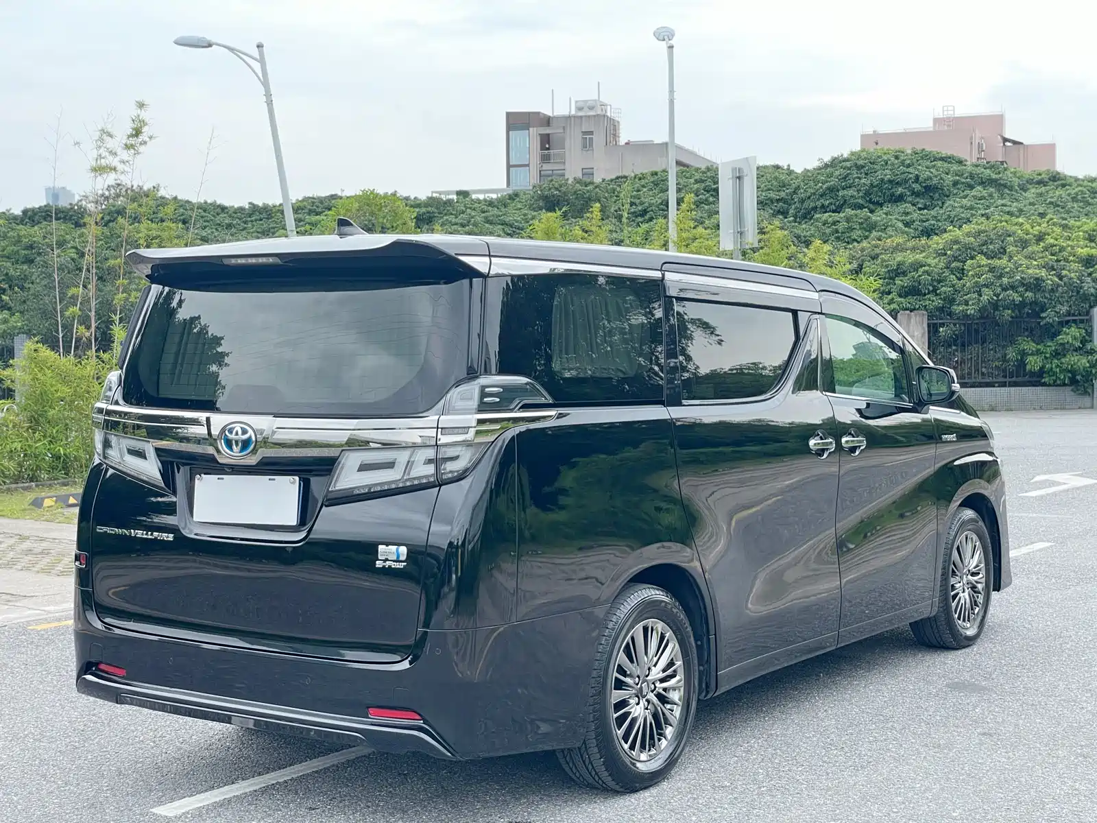Фото 11 - Toyota Vellfire