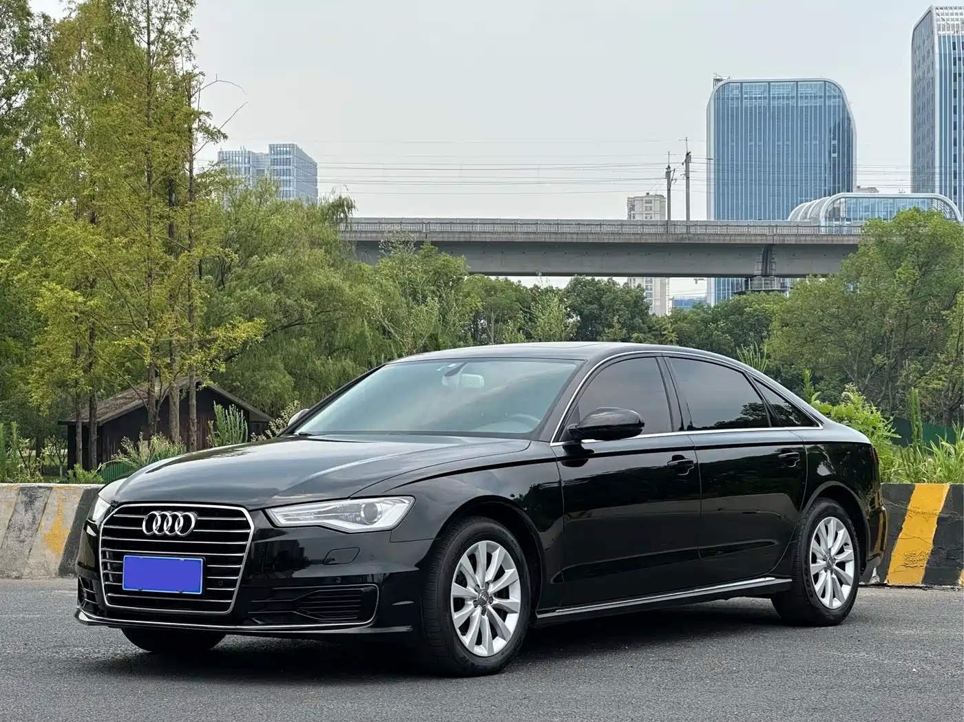 صورة 1 - Audi A6L