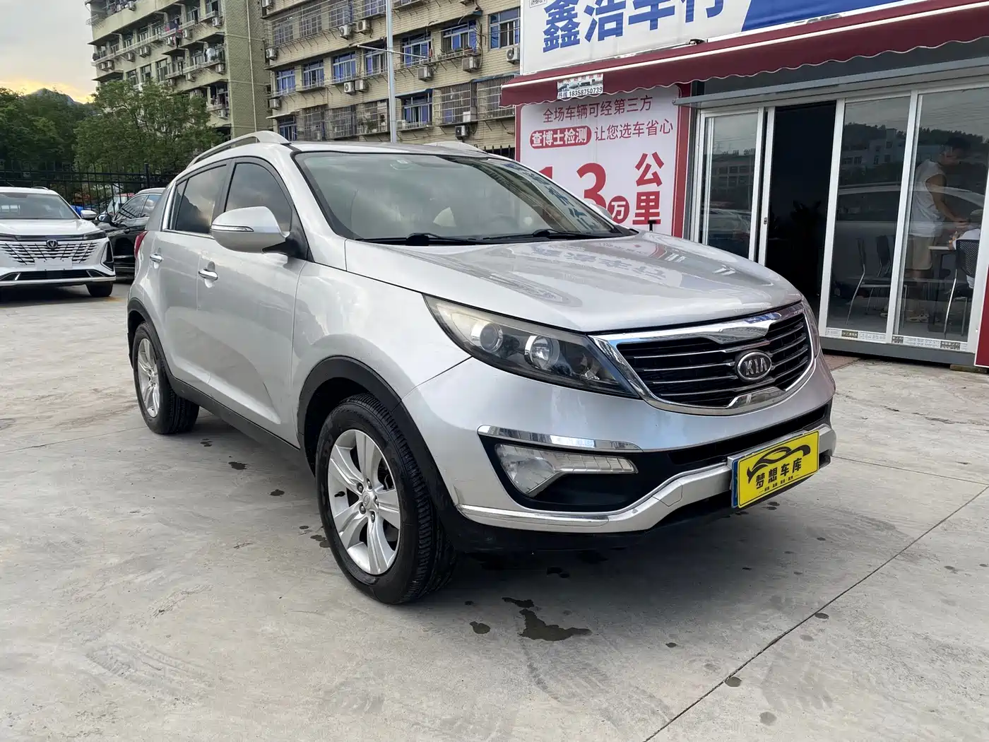 Photo 2 - Kia Sportage