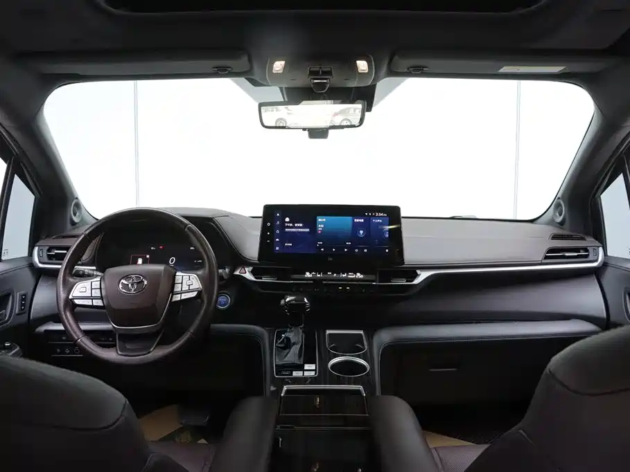 Toyota Sienna 2021 2.5L Hybrid Platinum Edition фото 20