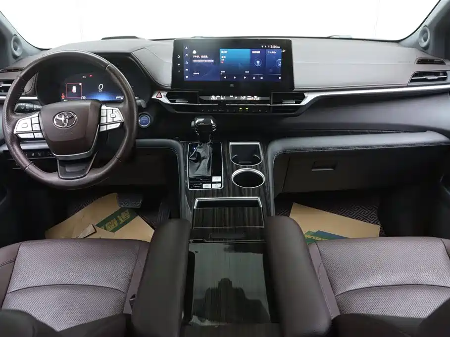 Toyota Sienna 2021 2.5L Hybrid Platinum Edition фото 23