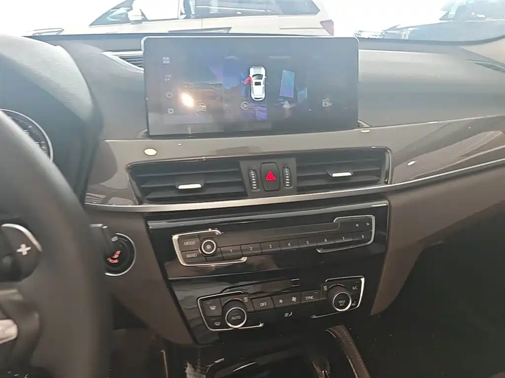 BMW X1 2018 sDrive18Li Premium Model фото 13