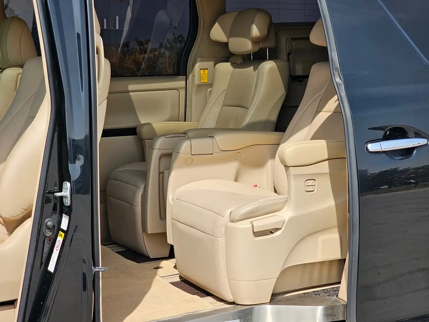 Toyota Alphard 2012 3.5L Luxury Edition фото 10