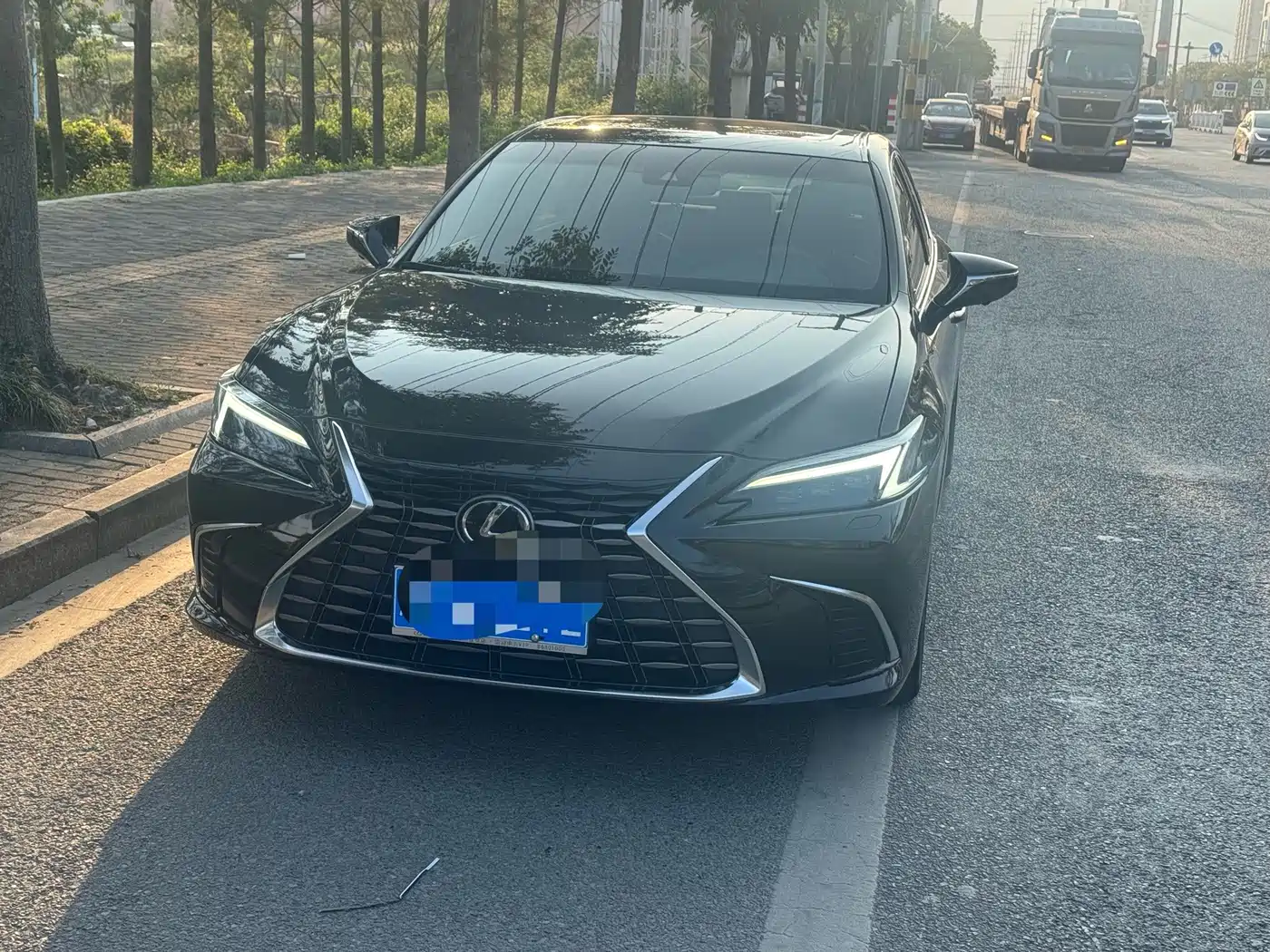 Lexus ES 2025 — пригон из Китая