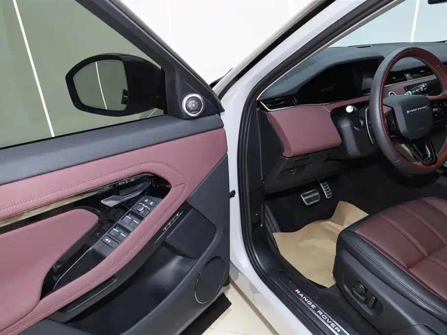 Land Rover Range Rover Evoque 2026 Range Rover Evoque L SE фото 28