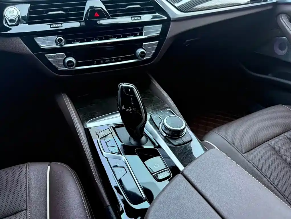 BMW 5 Series 2022 525Li M Sport Package фото 15