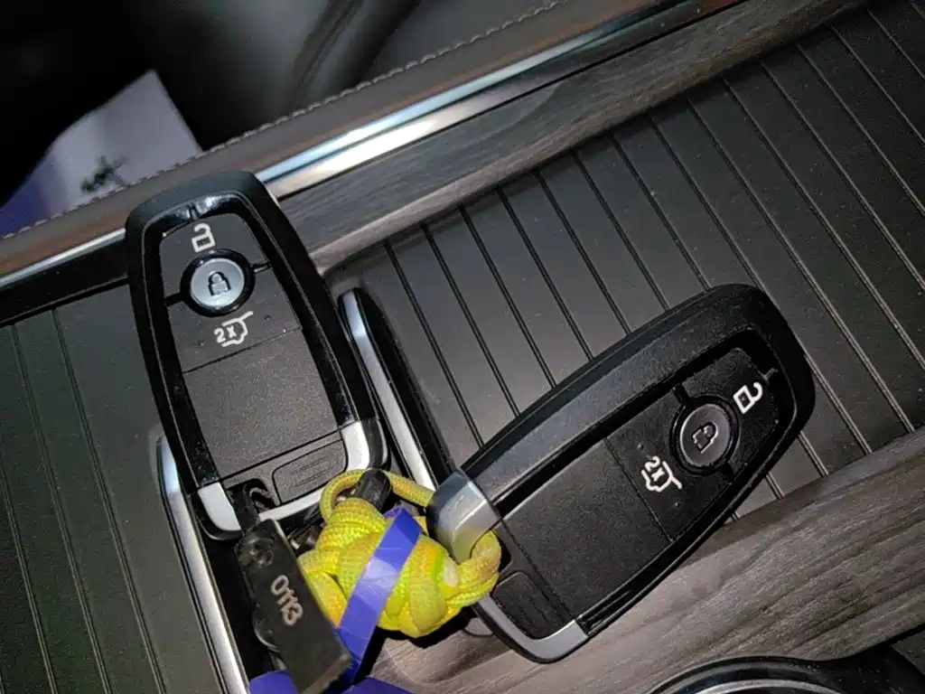 Photo 9 - Ford Explorer