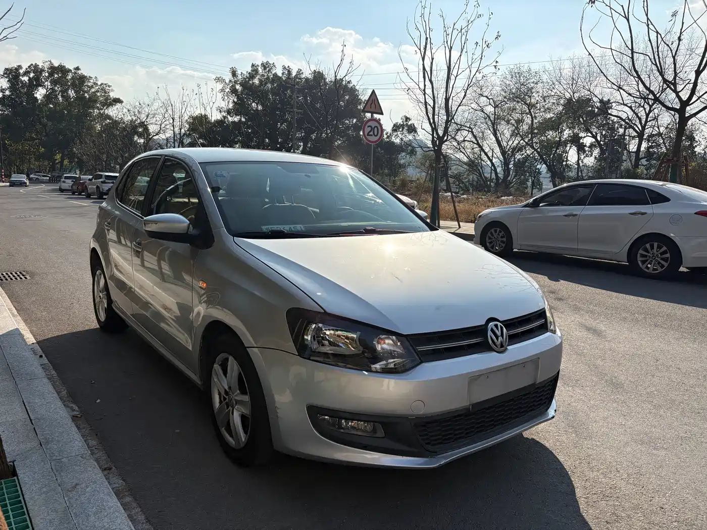Volkswagen Polo 2011 1.6L Automatic Cool Edition фото 3