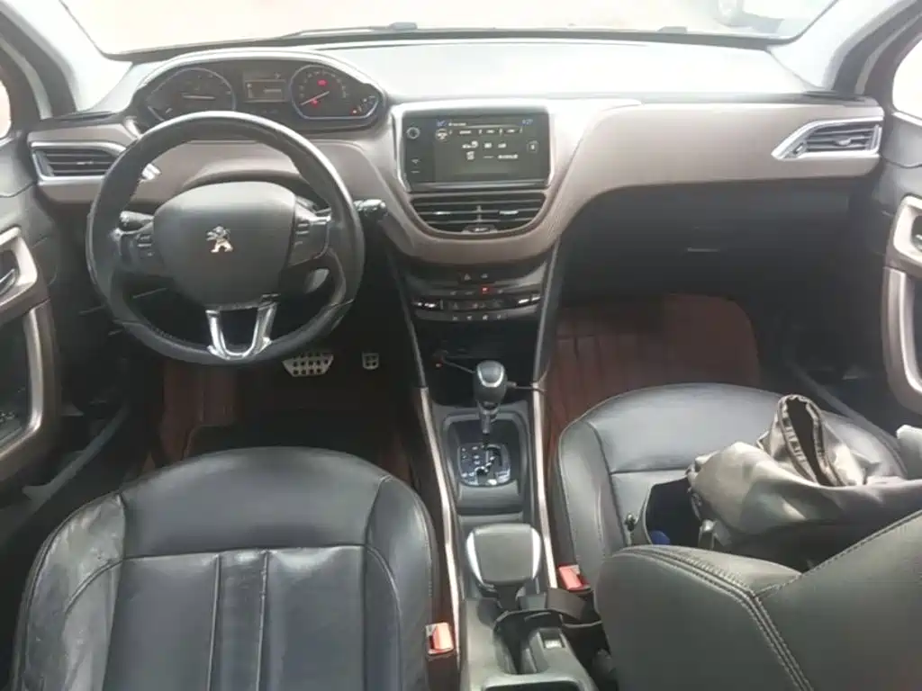 Фото 10 - Peugeot 2008