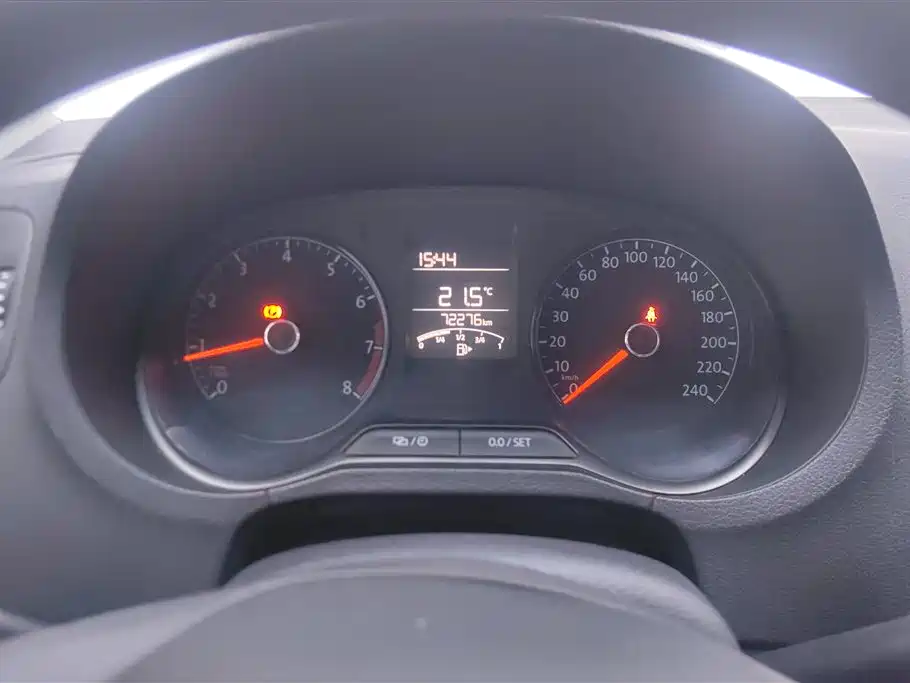 Volkswagen Polo 2018 1.5L Manual Safe Drive фото 14