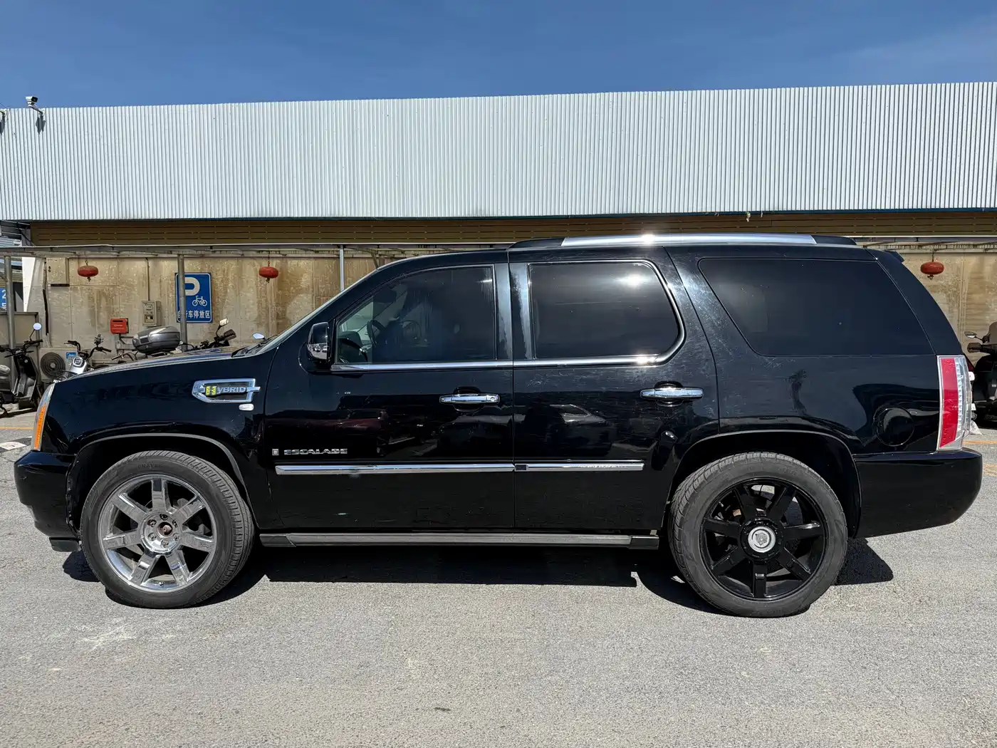 Cadillac Escalade 2010 6.0 Hybrid фото 7