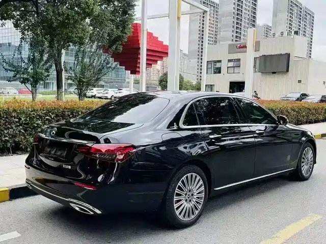 Mercedes-Benz E-Class 2023 E 300 L Fashion — фото 5