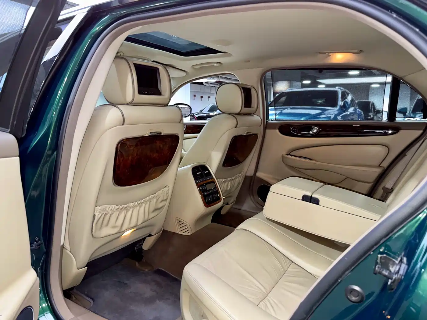 Jaguar XJ 2007 Model XJ8L 4.2 Royal Long Wheelbase фото 14
