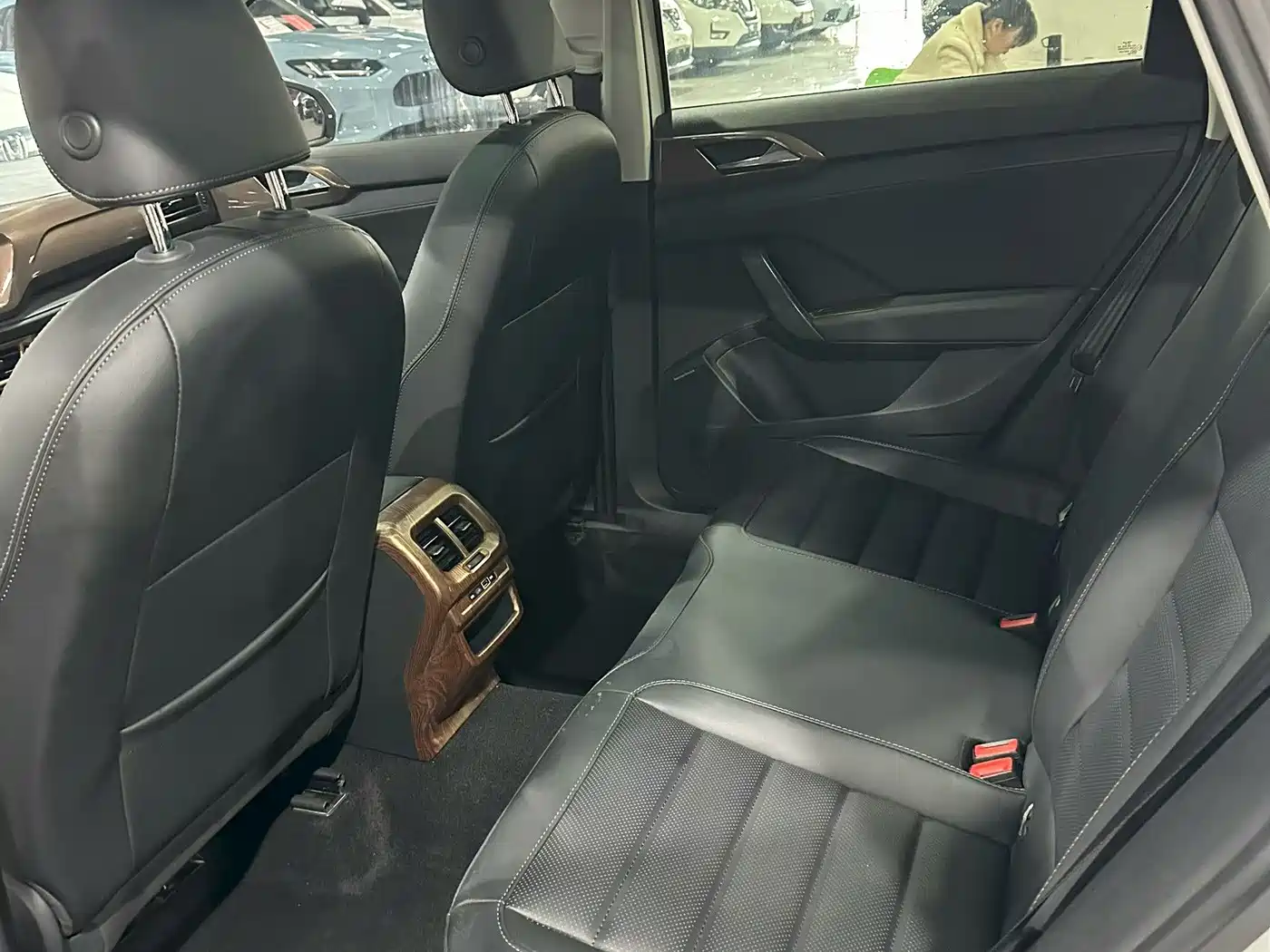 Volkswagen Tharu 2021 330TSI 4WD Luxury Plus фото 5