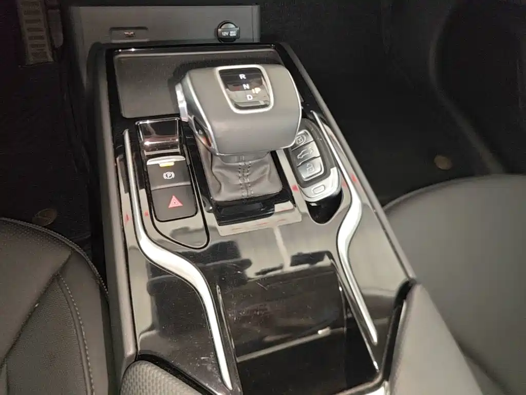 Hongqi E-QM5 2024 2023 Basic Travel Edition