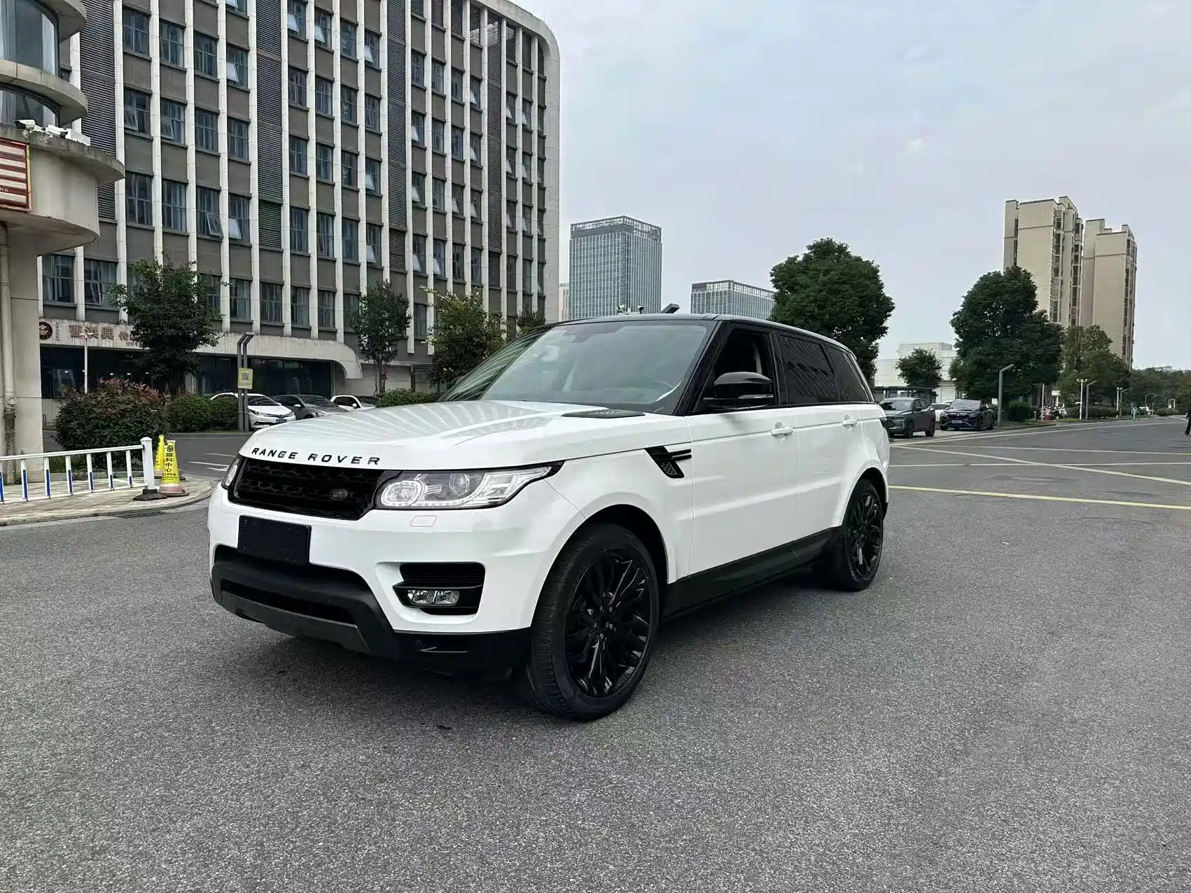Photo 1 - Land Rover Range Rover Sport