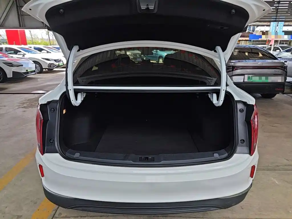 Hongqi E-QM5 2024 2023 Basic Travel Edition