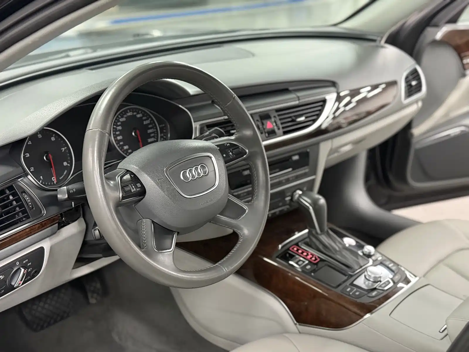Photo 7 - Audi A6L