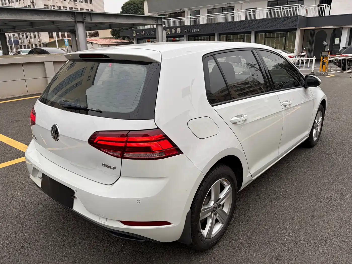 Volkswagen Golf 2018 1.6L Automatic Fashion фото 9