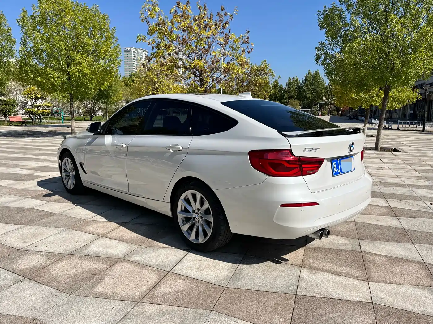 BMW 3 Series GT 2018 320i Fashion фото 4