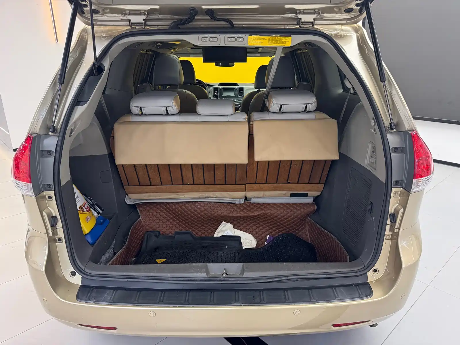 Фото 27 - Toyota Sienna