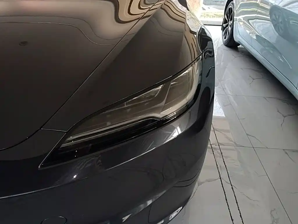 Фото 24 - Tesla Model 3